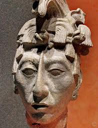 Rey Pakal head statue