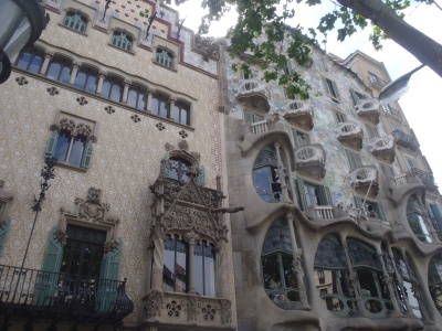 and   Thus ends the tour...     except for the house on the left of Casa Battlo ....