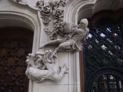 oblivious to ....   a misplaced English Knight:  Sir George  ...