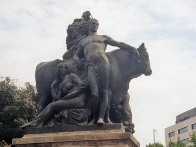 .. other statues ... with a cute couple who are enjoying lounging around on a lazy Easter Sunday afternoon ...