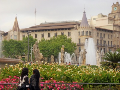 ... pretty girls ...