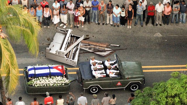 castro-funeral-procession