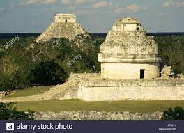 Observatorio Maya El Caracol y la Gran Pirámide El Castillo más allá de  Chichen Itza, Sitio del Patrimonio Mundial de la UNESCO Yucatan México 